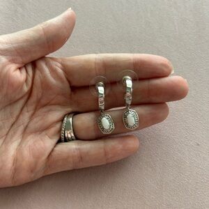 Kendra Scott Ellie huggie earrings